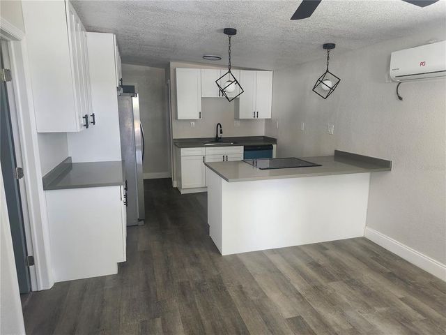 825 LINCOLN AVENUE, Tarpon Springs, FL 34689
