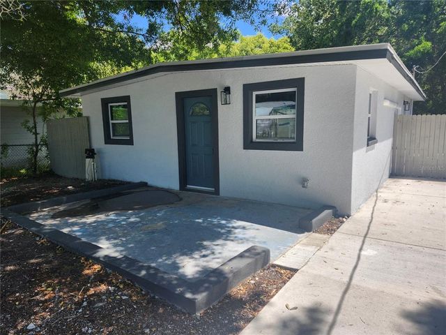 825 LINCOLN AVENUE, Tarpon Springs, FL 34689