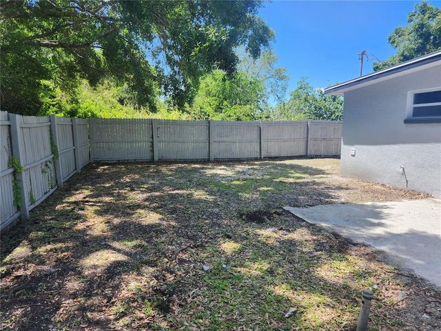 825 LINCOLN AVENUE, Tarpon Springs, FL 34689