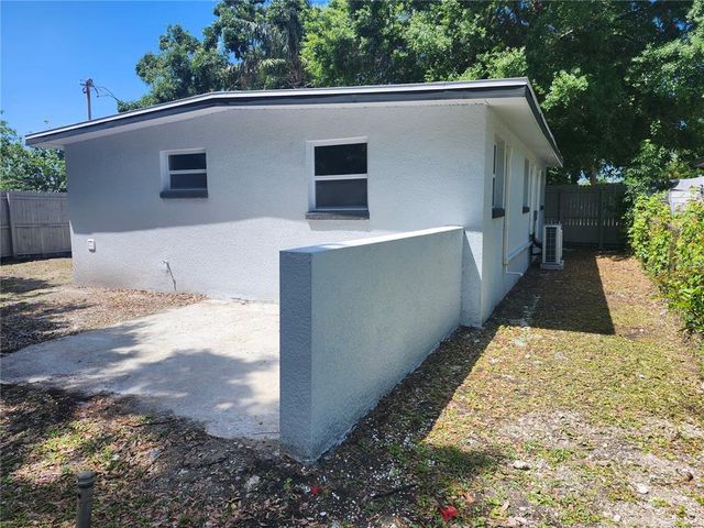 825 LINCOLN AVENUE, Tarpon Springs, FL 34689