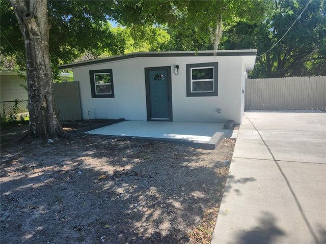 825 LINCOLN AVENUE, Tarpon Springs, FL 34689