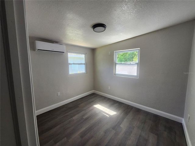 825 LINCOLN AVENUE, Tarpon Springs, FL 34689
