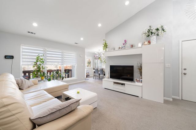 748 Sterling Court A2, Bartlett, IL 60103