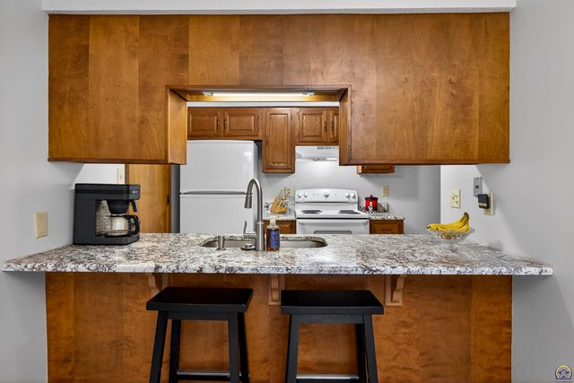 741 SW Mifflin RD, Topeka, KS 66606