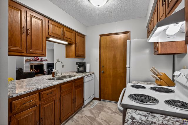 741 SW Mifflin RD, Topeka, KS 66606