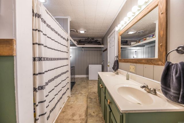 102 Shepherd Ave, Camden, AR 71701