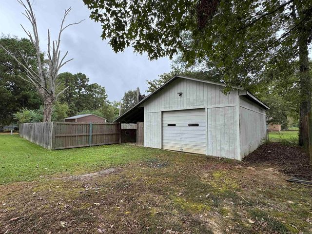 102 Shepherd Ave, Camden, AR 71701