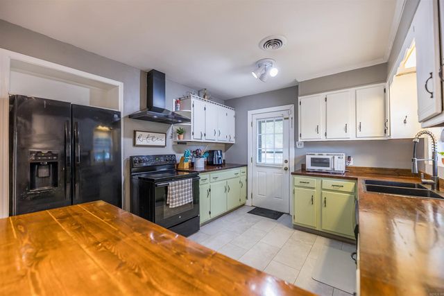 102 Shepherd Ave, Camden, AR 71701