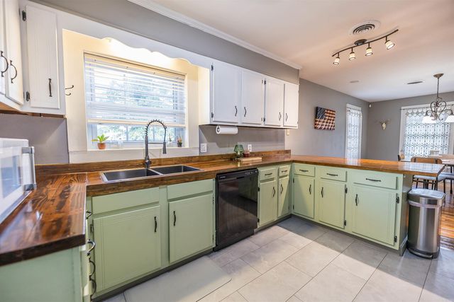 102 Shepherd Ave, Camden, AR 71701