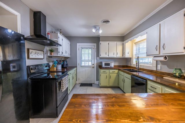 102 Shepherd Ave, Camden, AR 71701