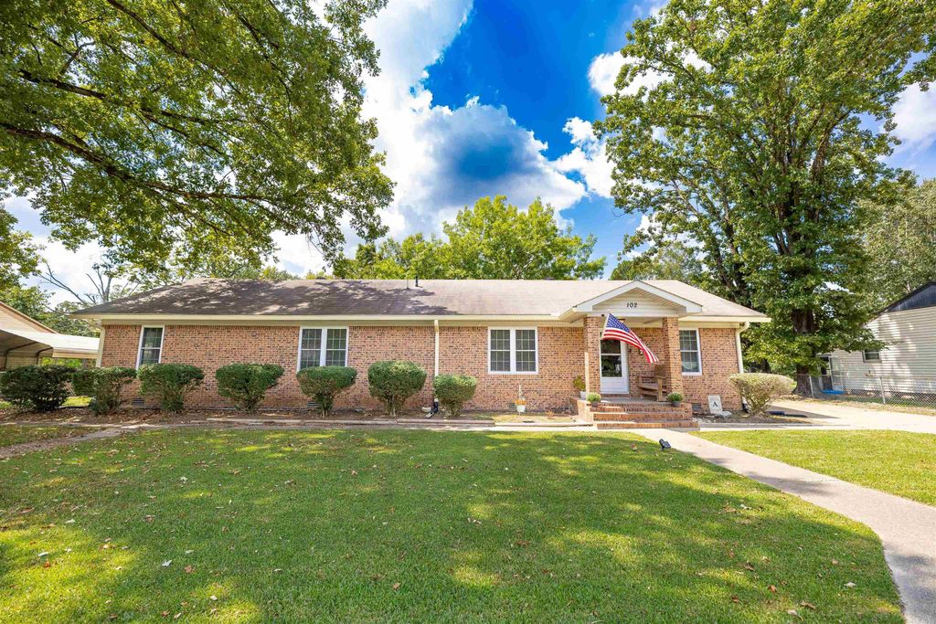 102 Shepherd Ave, Camden, AR 71701