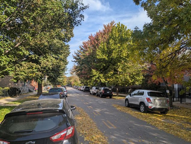 2429 N Rockwell Street, Chicago, IL 60647