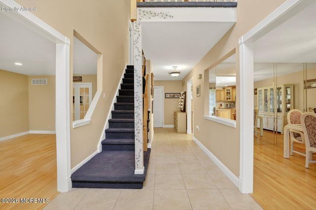 6 Kimberly Court, Manalapan, NJ 07726