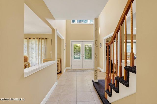 6 Kimberly Court, Manalapan, NJ 07726