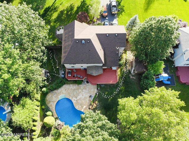 6 Kimberly Court, Manalapan, NJ 07726