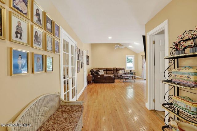 6 Kimberly Court, Manalapan, NJ 07726