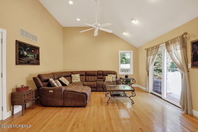 6 Kimberly Court, Manalapan, NJ 07726