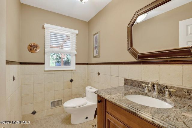 6 Kimberly Court, Manalapan, NJ 07726
