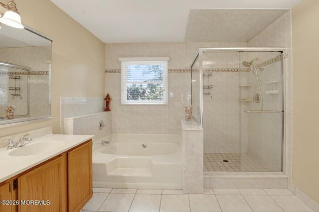 6 Kimberly Court, Manalapan, NJ 07726
