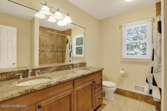 6 Kimberly Court, Manalapan, NJ 07726