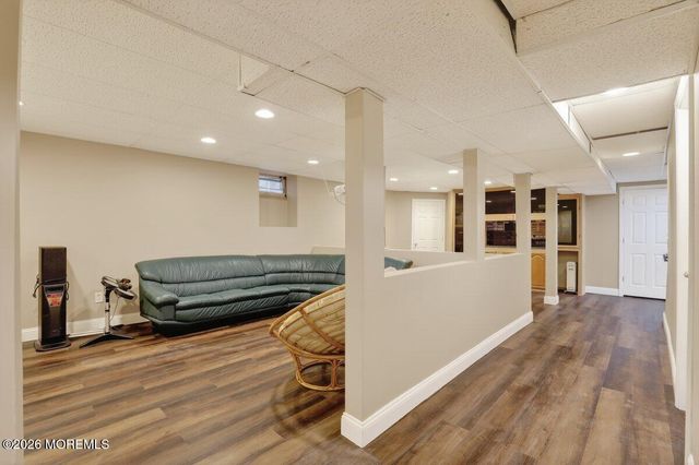 6 Kimberly Court, Manalapan, NJ 07726