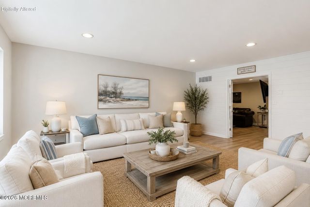 6 Kimberly Court, Manalapan, NJ 07726