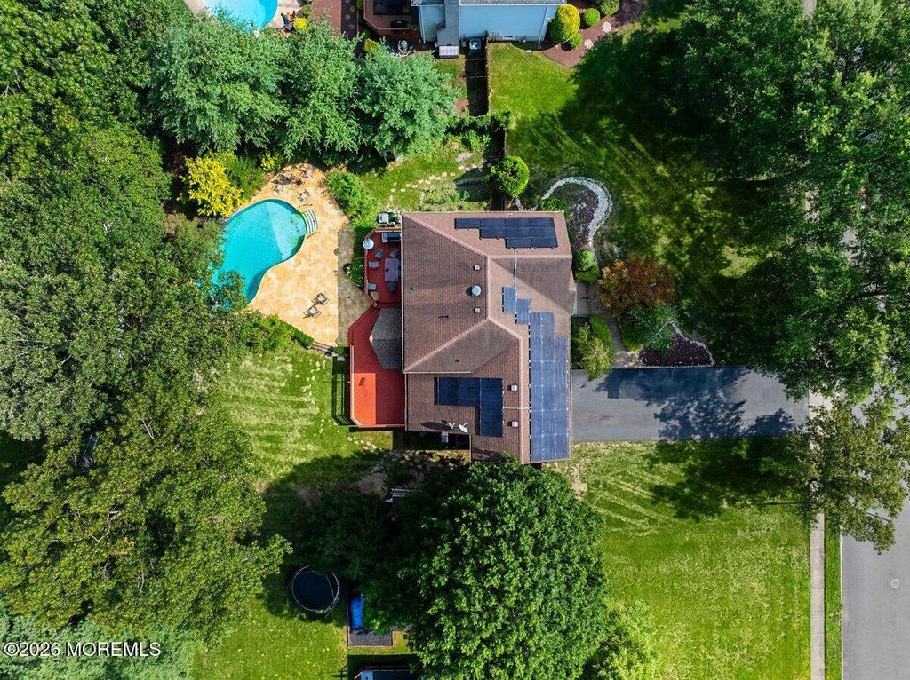6 Kimberly Court, Manalapan, NJ 07726