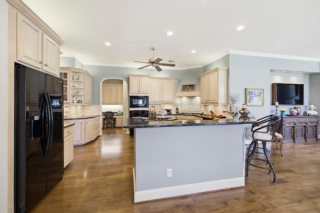 6008 Laurel Valley Court, Fort Worth, TX 76132