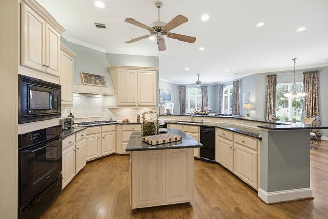 6008 Laurel Valley Court, Fort Worth, TX 76132