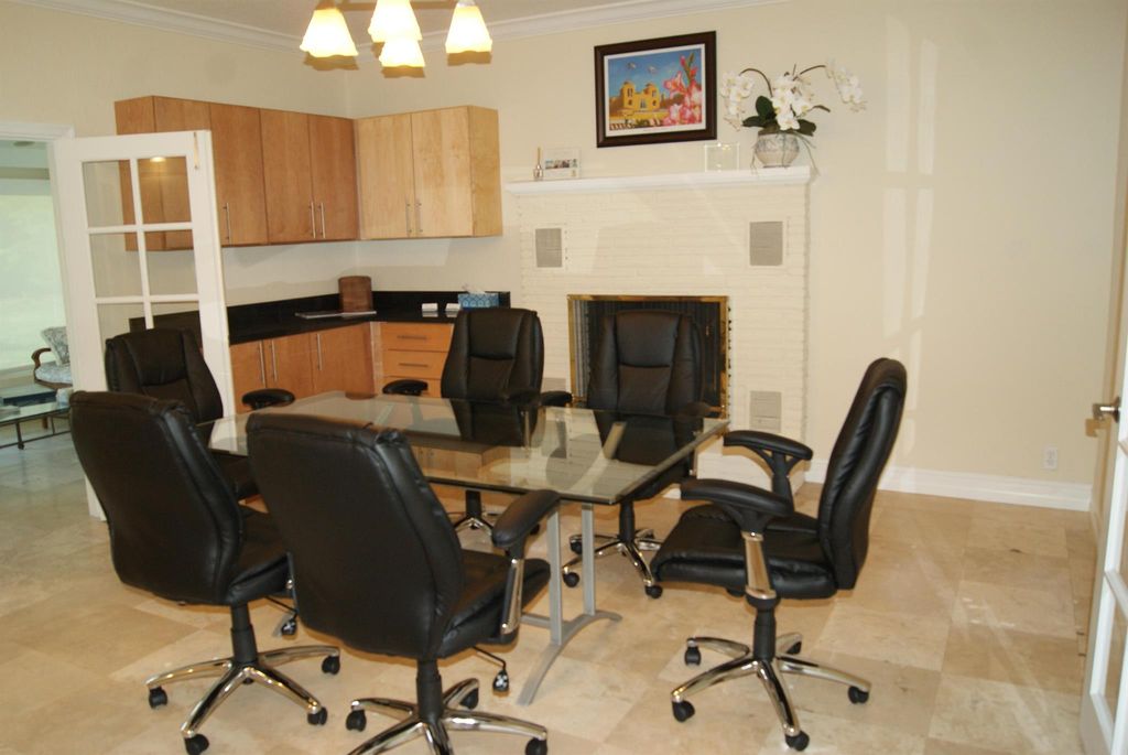 Image 11 of property listing at 766 SE 5th Avenue, Delray Beach, FL 33483