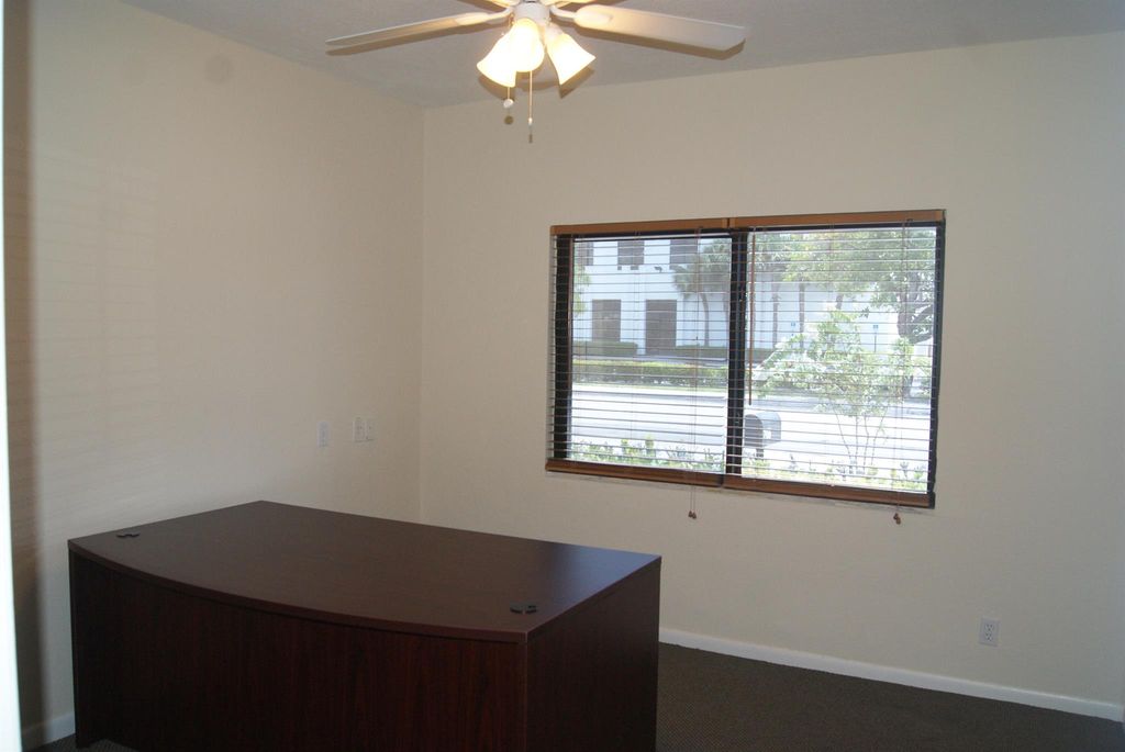 Image 5 of property listing at 766 SE 5th Avenue, Delray Beach, FL 33483