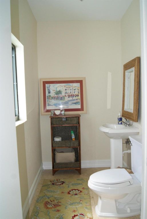 Image 7 of property listing at 766 SE 5th Avenue, Delray Beach, FL 33483
