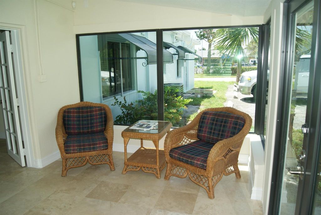 Image 8 of property listing at 766 SE 5th Avenue, Delray Beach, FL 33483