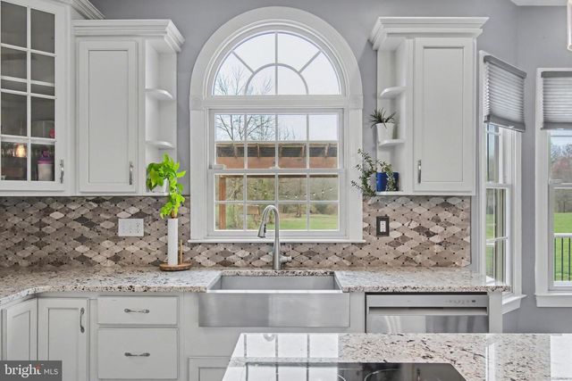 105 SAINT JOHNS RD W, Littlestown, PA 17340