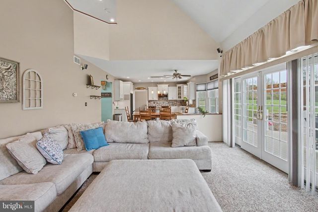 105 SAINT JOHNS RD W, Littlestown, PA 17340