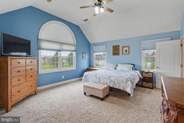 105 SAINT JOHNS RD W, Littlestown, PA 17340