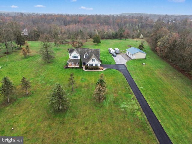 105 SAINT JOHNS RD W, Littlestown, PA 17340