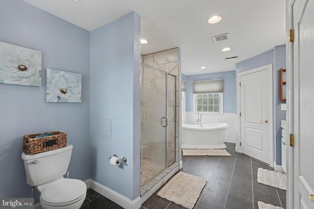 105 SAINT JOHNS RD W, Littlestown, PA 17340