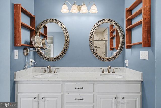 105 SAINT JOHNS RD W, Littlestown, PA 17340