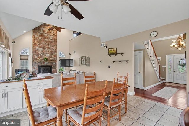 105 SAINT JOHNS RD W, Littlestown, PA 17340