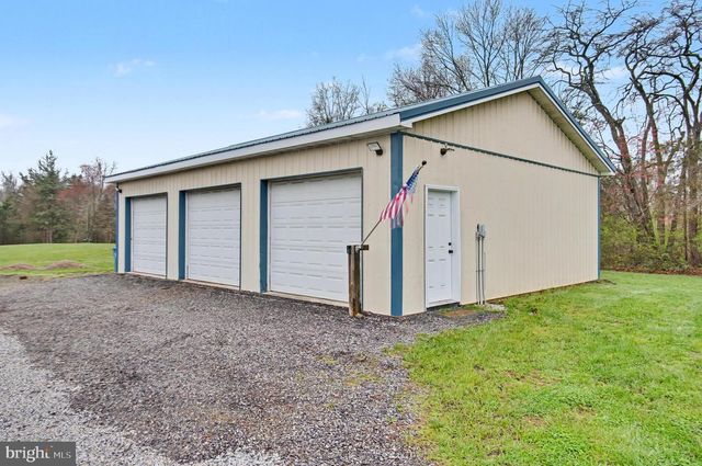 105 SAINT JOHNS RD W, Littlestown, PA 17340