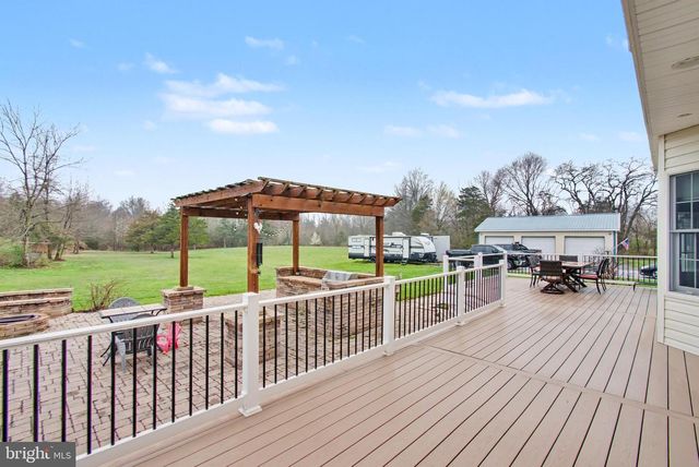 105 SAINT JOHNS RD W, Littlestown, PA 17340