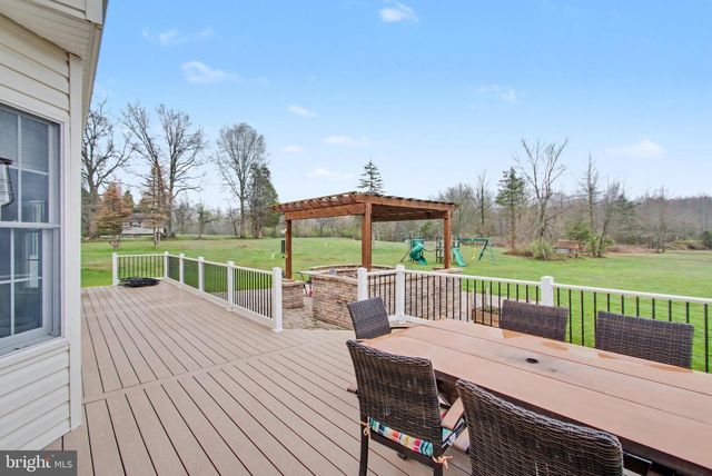 105 SAINT JOHNS RD W, Littlestown, PA 17340