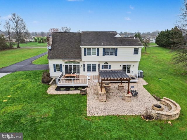 105 SAINT JOHNS RD W, Littlestown, PA 17340