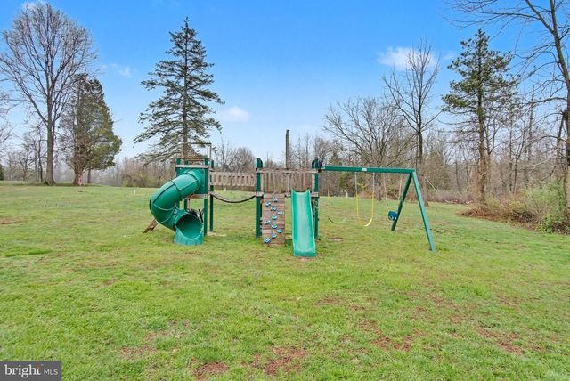 105 SAINT JOHNS RD W, Littlestown, PA 17340