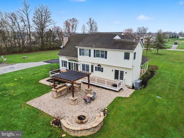 105 SAINT JOHNS RD W, Littlestown, PA 17340