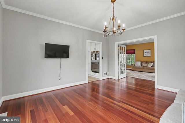 105 SAINT JOHNS RD W, Littlestown, PA 17340