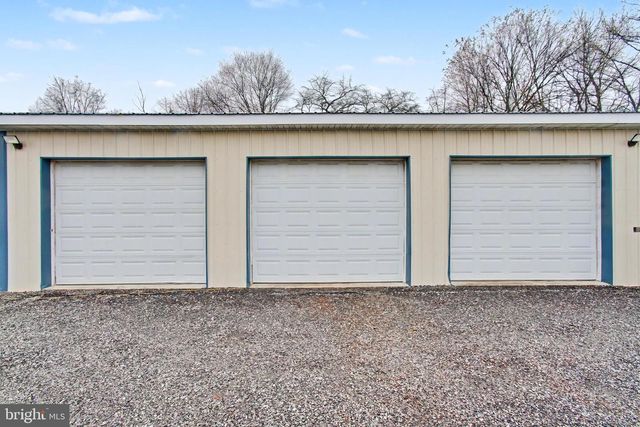 105 SAINT JOHNS RD W, Littlestown, PA 17340