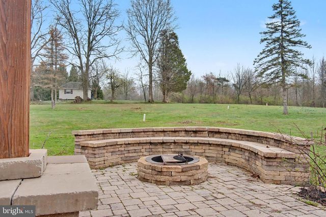 105 SAINT JOHNS RD W, Littlestown, PA 17340