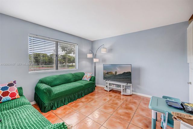6255 Kendale Lakes Circle 218, Miami, FL 33183